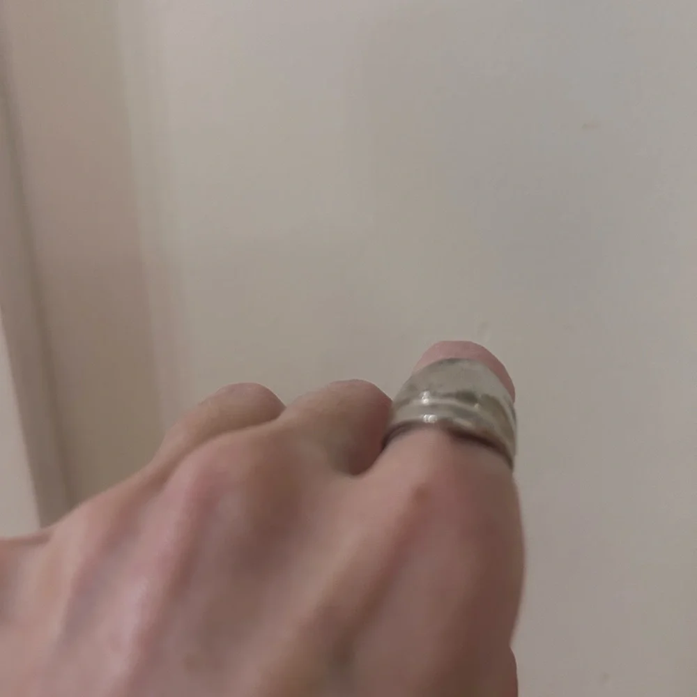 Sterling Silver Women's Ring - Picture 6 of 8